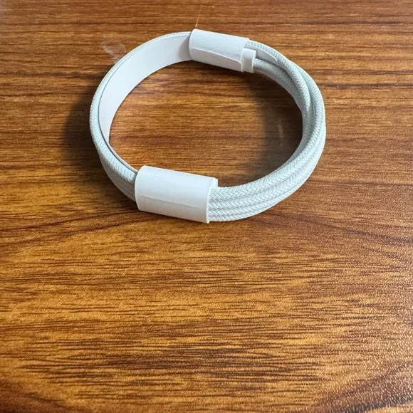 Apple AirPods 2nd Gen w/ Case, Box & Charger